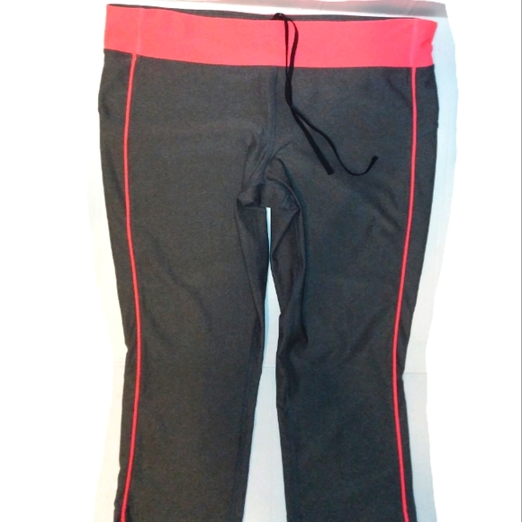 NWOT~XERSION~Women's Moisture Wicking Athletic Capri Pants~Large - Picture 11 of 14